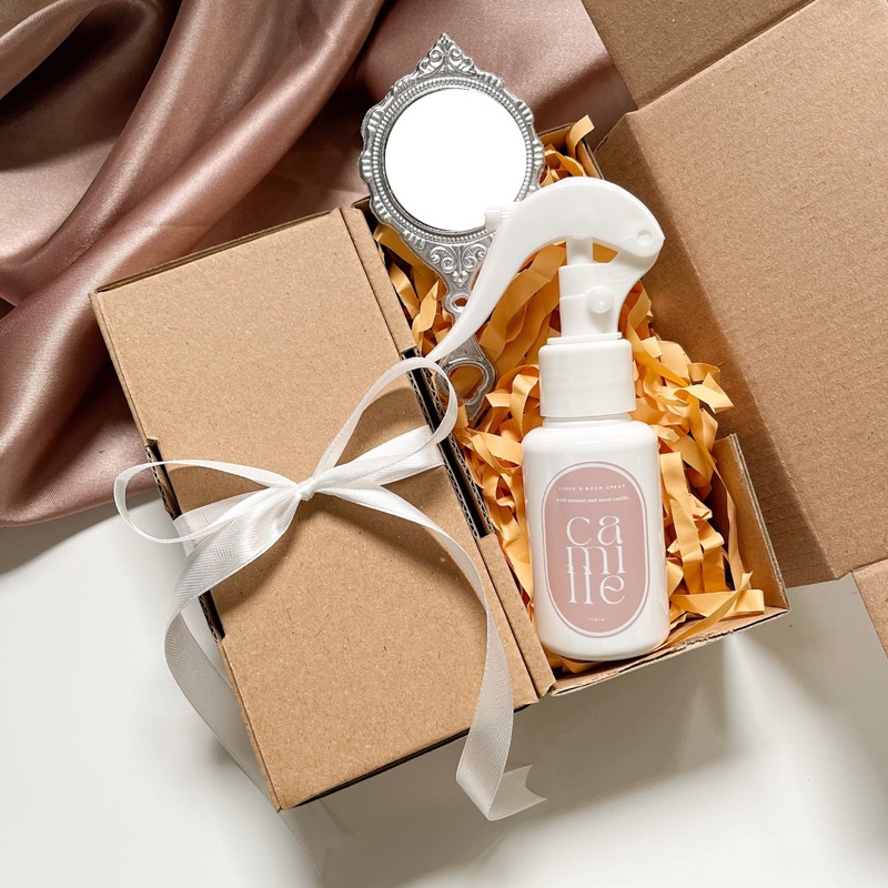 

Hampers Gift Box Linen & Room Spray 70ml Pink Edition by VIBIN’ | kado valentine kado ulang tahun kado wisuda kado pernikahan
