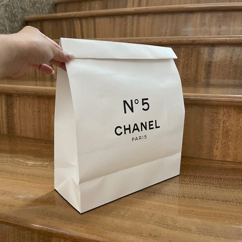 CHANEL NO 5 FACTORY FIVE WHITE PAPER BAG KERTAS KADO