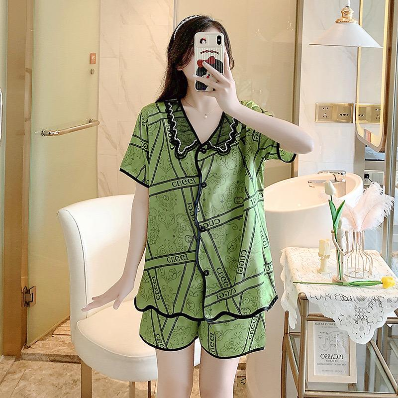 01 Sleepwear Satin Piyama Bahan Satin Lengan Pendek Celana Pendek Kerah Motif Kupu-Kupu Kancing Hidup High Quality Piyama Import/ Baju Tidur Import / Baju Tidur Murah / Piyama Set / Baju Tidur Set