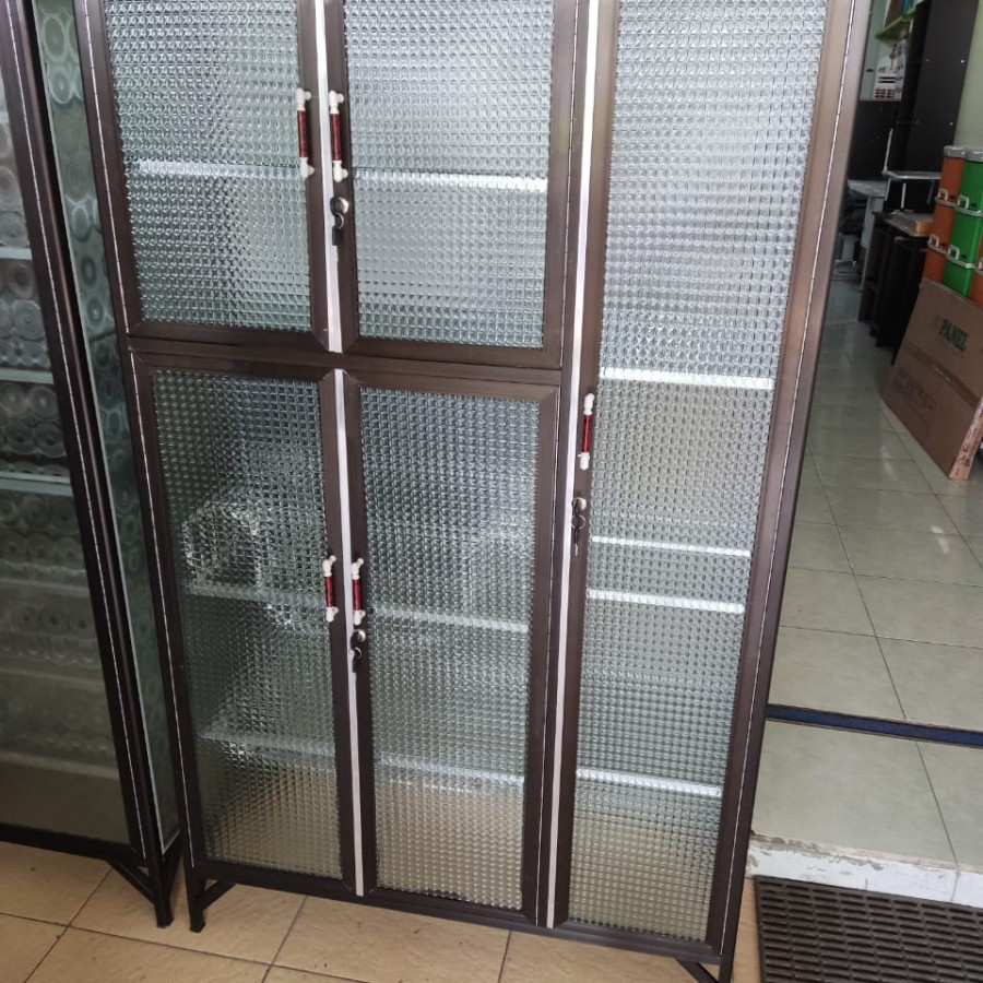 Rak piring 3 pintu aluminium kaca