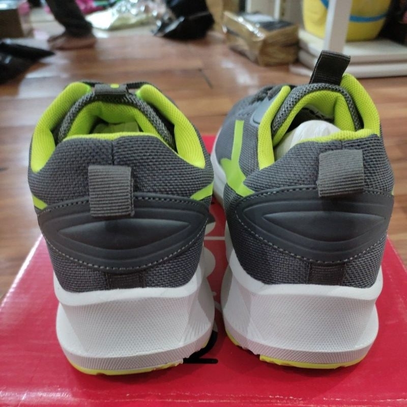 Sepatu Diadora Figura (M)