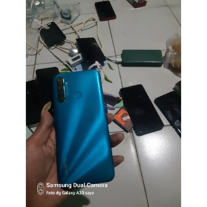 Realmie5  minus mentok logo petir