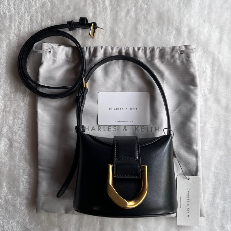 Tas Charles and Keith Gabine Bucket Sling Bag in Black