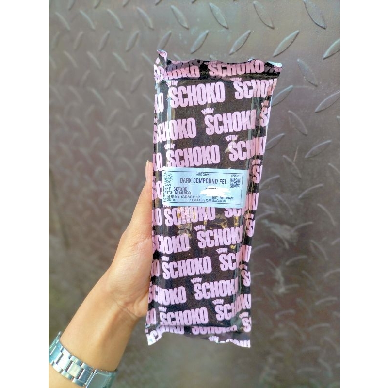 

WINSCHOKO DARK COMPOUND FEL 250GR /coklat batang