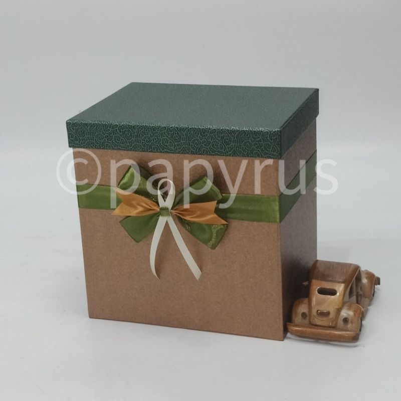 

PAPYRUS Kombinasi 15x20 Tinggi 20cm Kotak Kado Gift Box