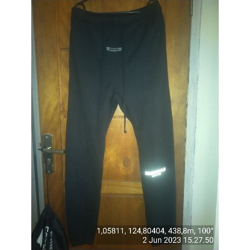 Jogger essentials x fear of god reflektif original very good condition size on tag S