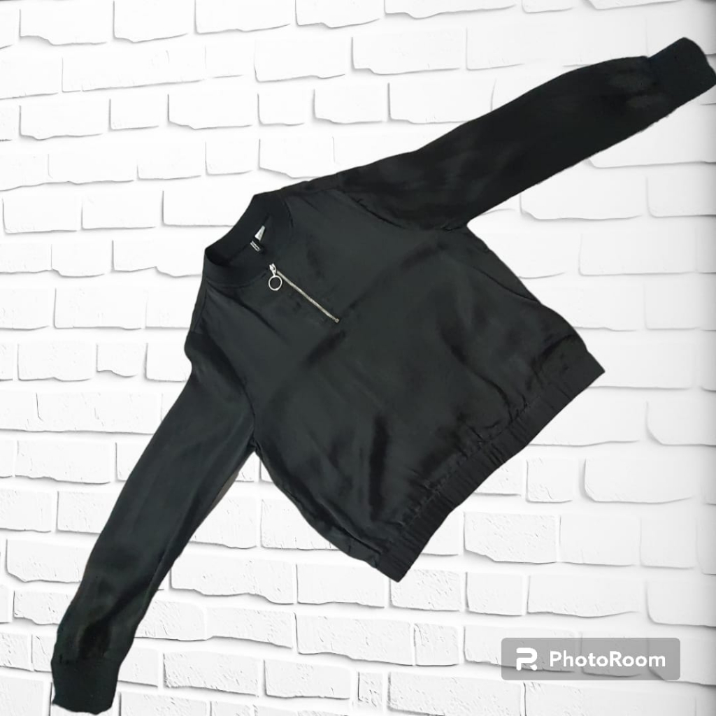 Jaket Devided HnM warna Hitam Ukuran 38