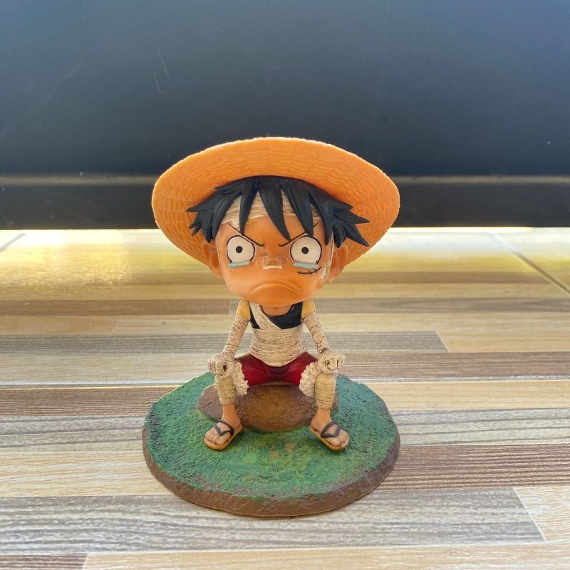 Action Figure Luffy Kecil Menangis