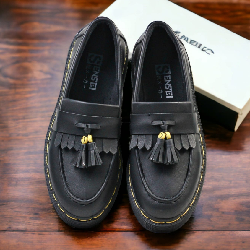 Sepatu Loafers Formal Hitam Pria Pantofel Dogmart Smile Misfits Copper Tassel Kulit PU Slip On Penny Loafers Sintetic Premium Enoz Flash Smile Ring Black