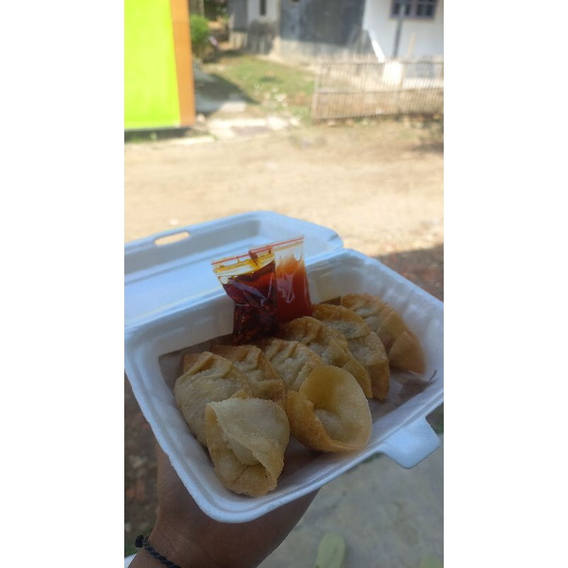 

GYOZA AYAM (FROZEN FOOD) ISI 7 FREE CHILI OIL+SAOS