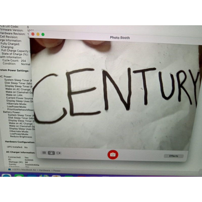 mac pro retina 15 in 2017 touchbar ram 16 ssd 512 muluss core i7.. minus  layar garis