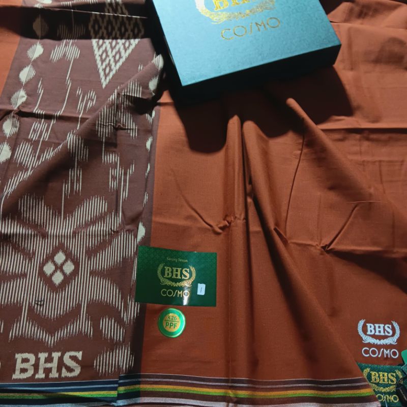 SARUNG BHS COSMO GOLD K26 PPF 1 COKLAT KAYU POLOS
