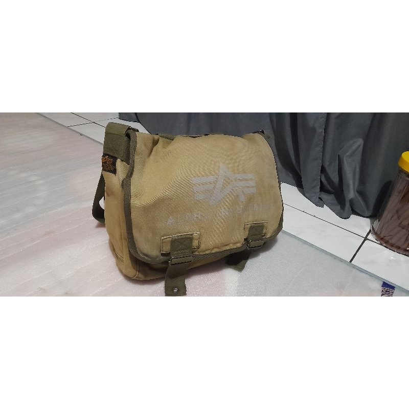 alpha industries courier bag rare ( army, og 107, M65, bdu, woodland )