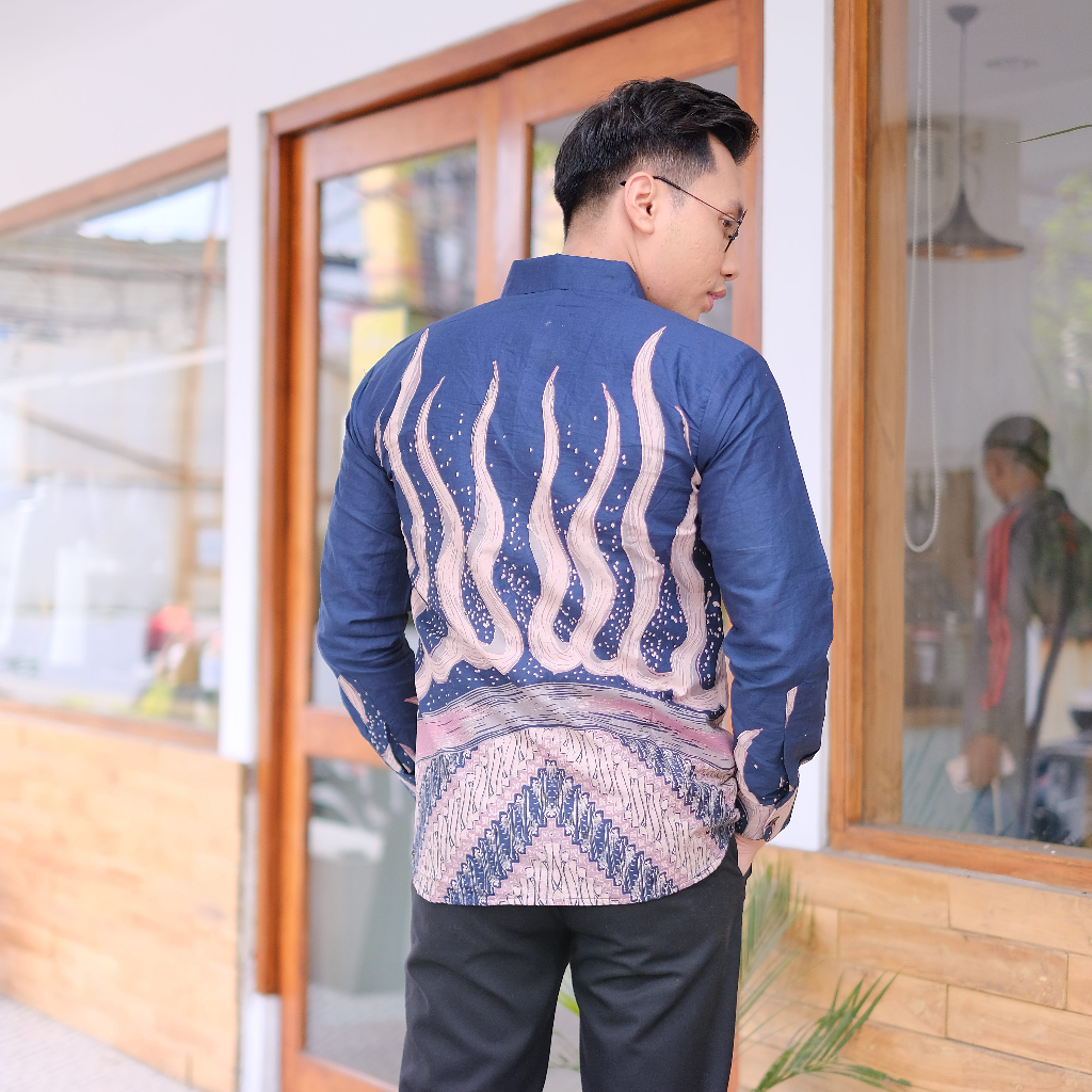 BATIK PRIA SOLO TERBARU BATIK KERTOJOYO PREMIUM ATASAN BATIK PRIA LENGAN PANJANG BIRU MUSTIKA