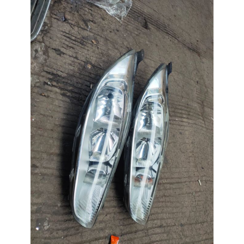 headlamp ford fiesta 2014