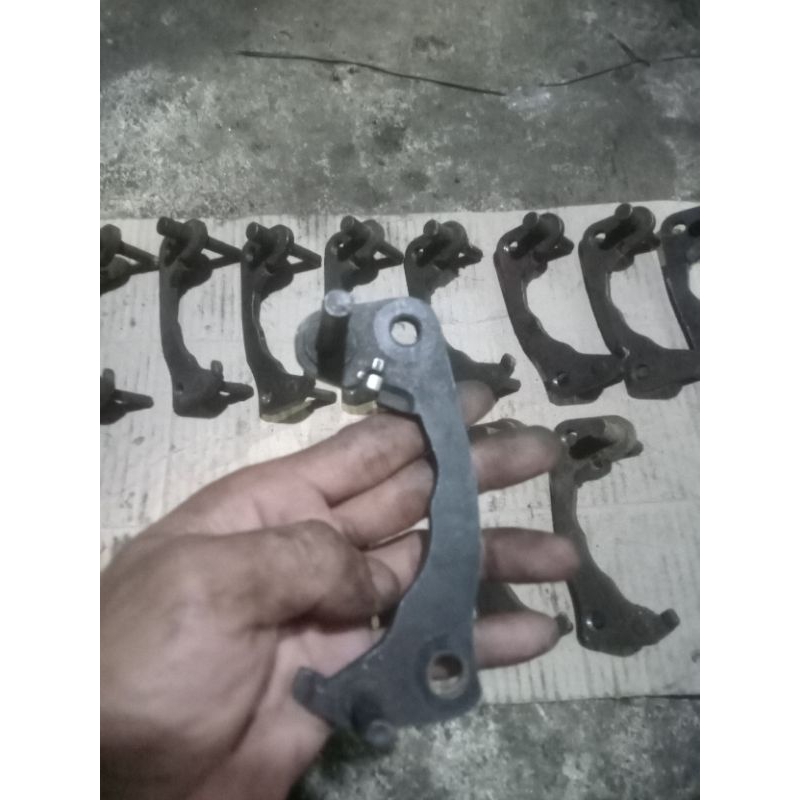 breket kaliper depan Jupiter Z Vega ZR Jupiter MX Vega R New PNP Yamaha masuk { Original }