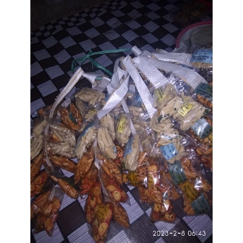 

paket jualan basreng daun jeruk ecer 2000. satu renceng isi 10 pcs