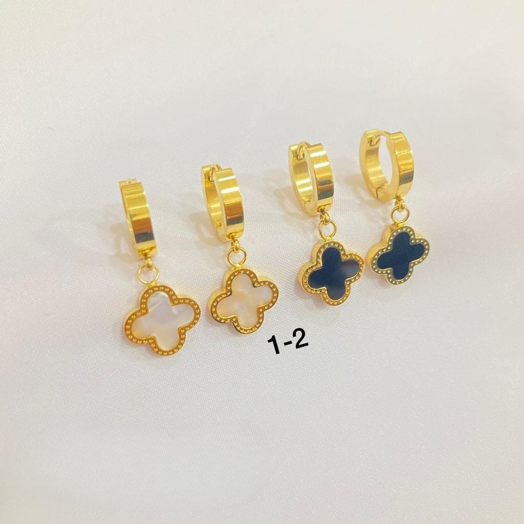 Anting Titanium Wanita Anti Karat Model Clover Warna Gold
