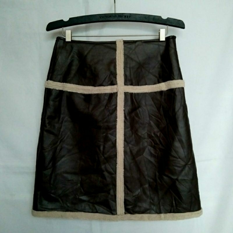 Rok kulit Pu / faux leather skirt