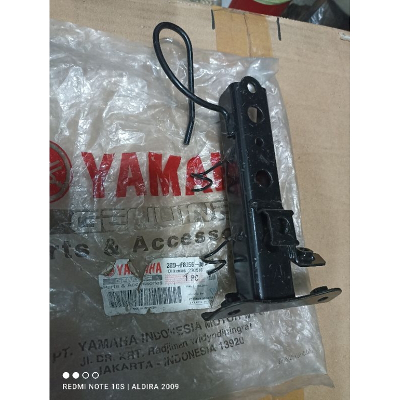 Breket braket tameng depan 28D-F8356-00 Mio smile