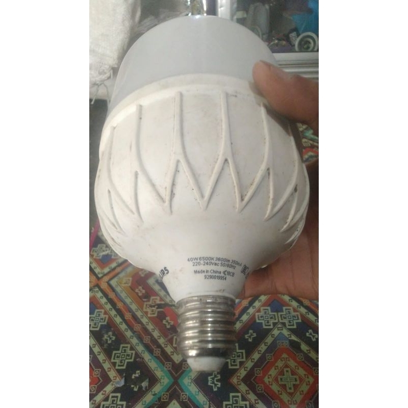 LAMPU LED OFF MERK PHILIPS 40 watt