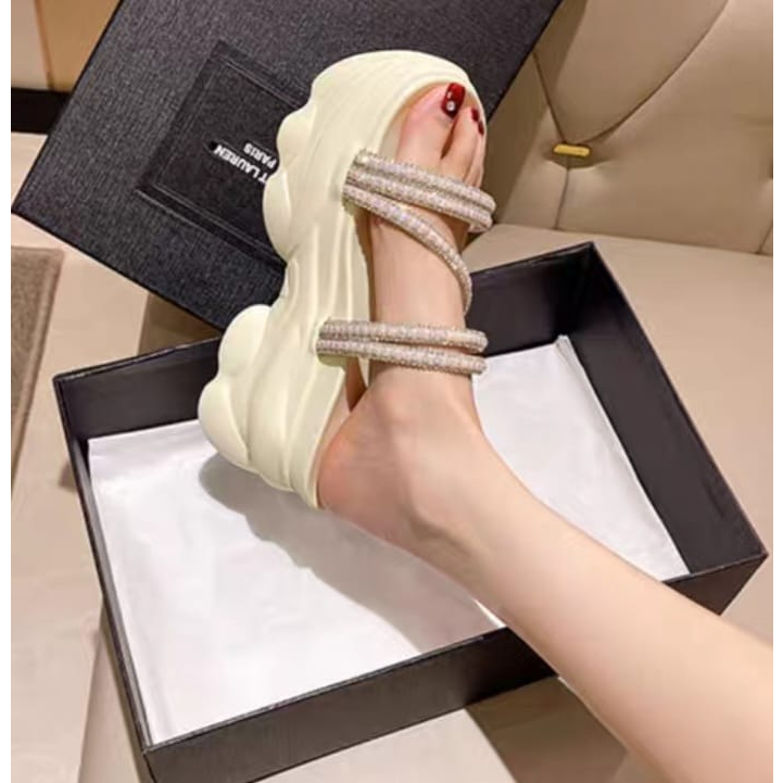 DCAL SANDAL TALI WANITA AP22