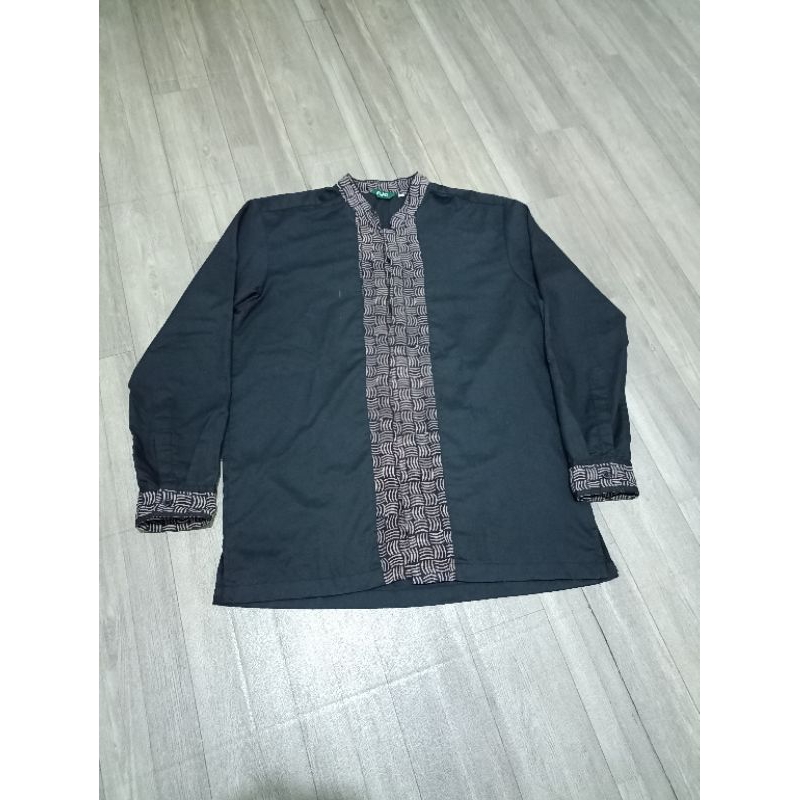 Koko Hitam Panjang Nuc.id size L (Preloved)