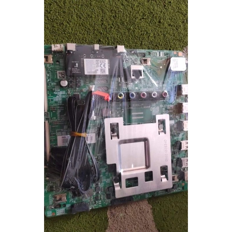 MB Samsung UA75RU7100