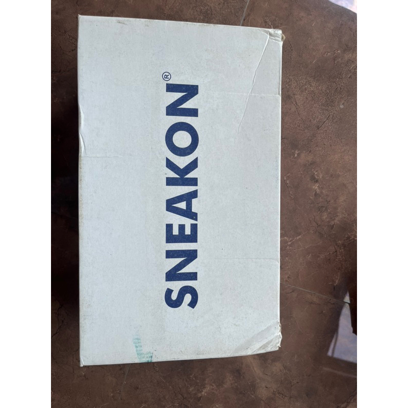 Sneakon Sneakers