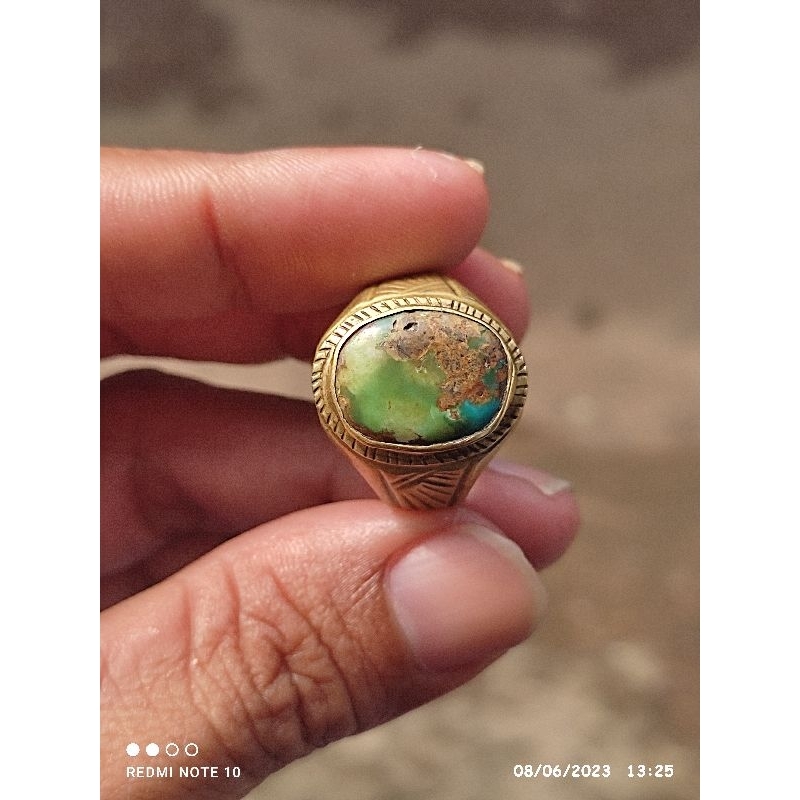 Batu Pirus Persia Kuno Natural Ring Kuningan Sari