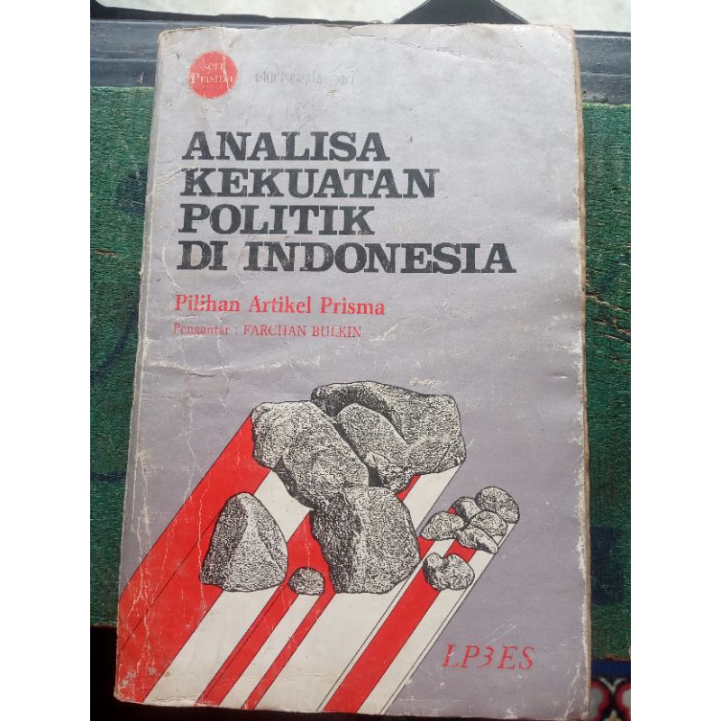 buku Analisa Kekuatan Politik di Indonesia. pengantar Farchan Bulkin