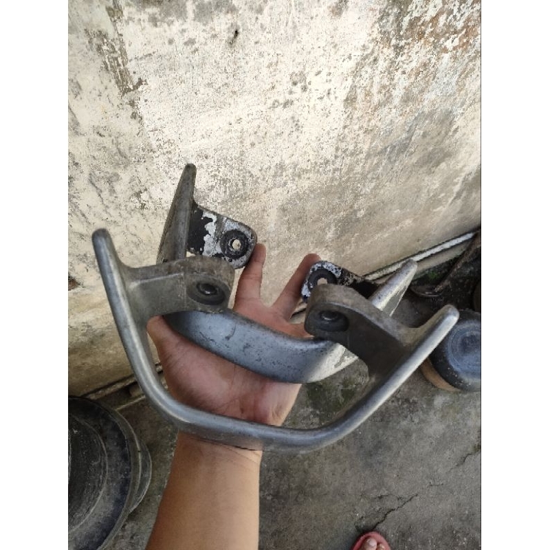 Behel Begel Pegangan Belakang Jok Suzuku Rk Cool Original