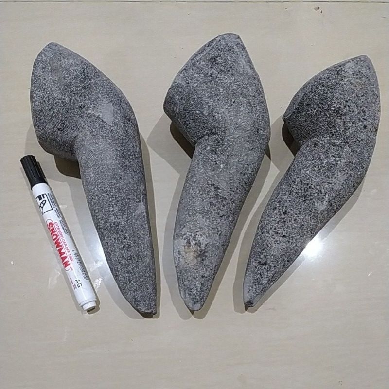 Ulekan batu alam asli ukuran JUMBO,Ulekan batu Magelang panjang +- 23 cm,Ulekan cobek batu, Muntu ba