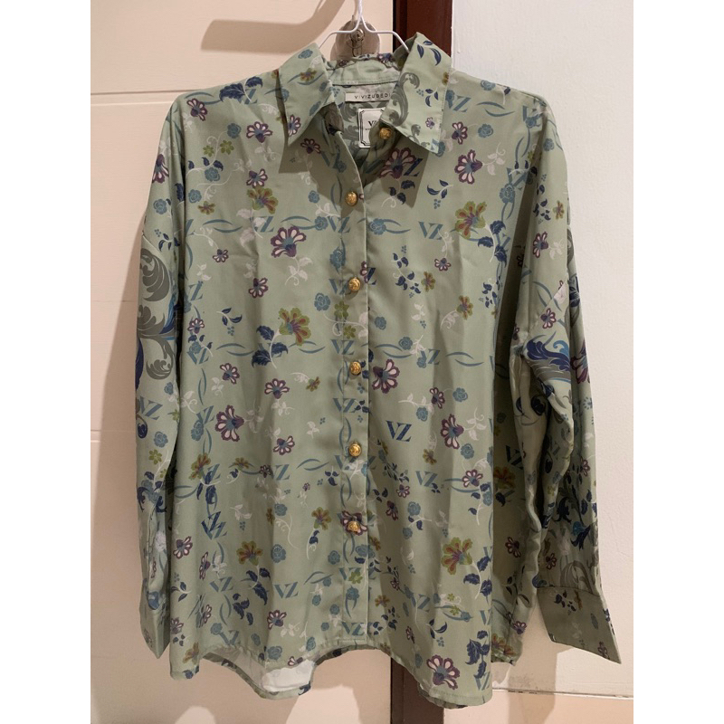 PRELOVED VVGC 1x PAKAI DANEEN TOP SAGE GREEN VIVI ZUBEDI BUTTONSCARVES NADA PUSPITA BENANG JARUM DIA