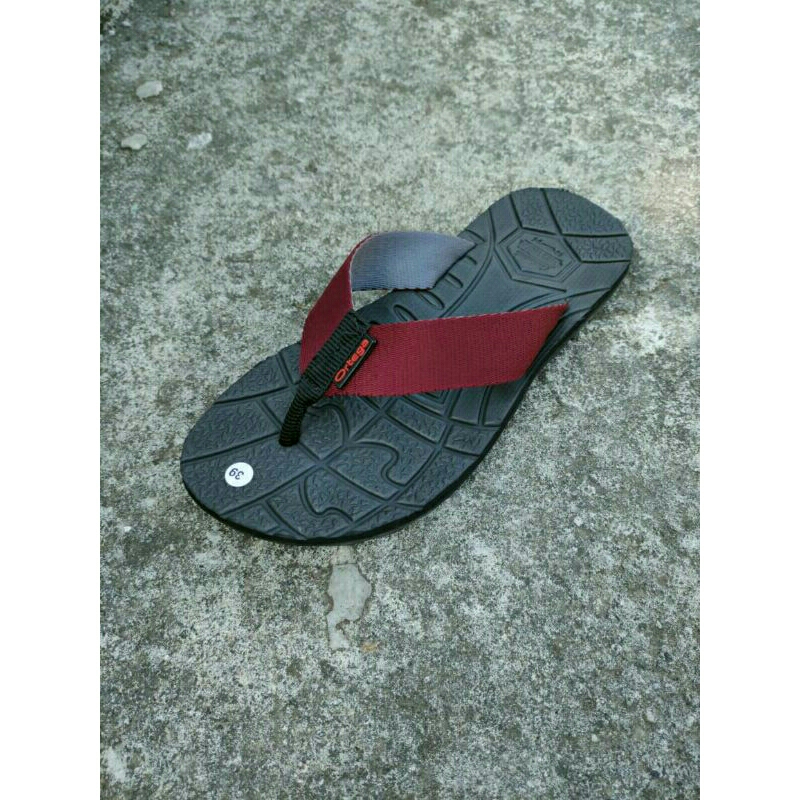 Sandal santai japit ortega merah maron