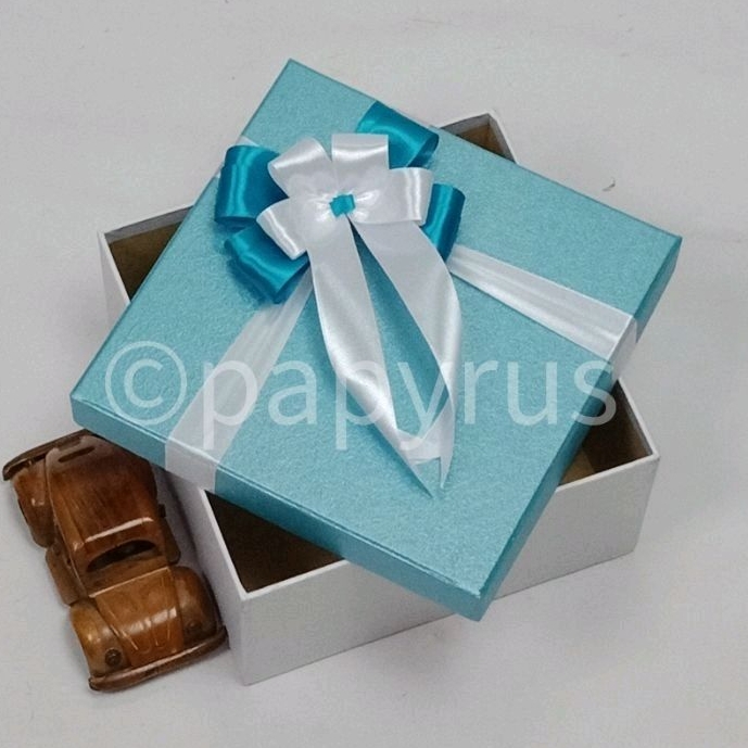 

PAPYRUS Kombinasi 20x20 Tinggi 10cm Kotak Kado Gift Box V2