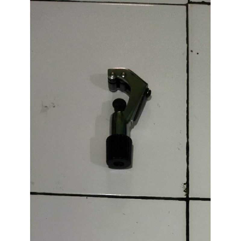 

Tube Cutter