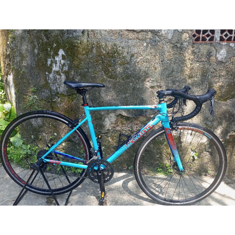 sepeda roadbike polygon strattos S2 2022