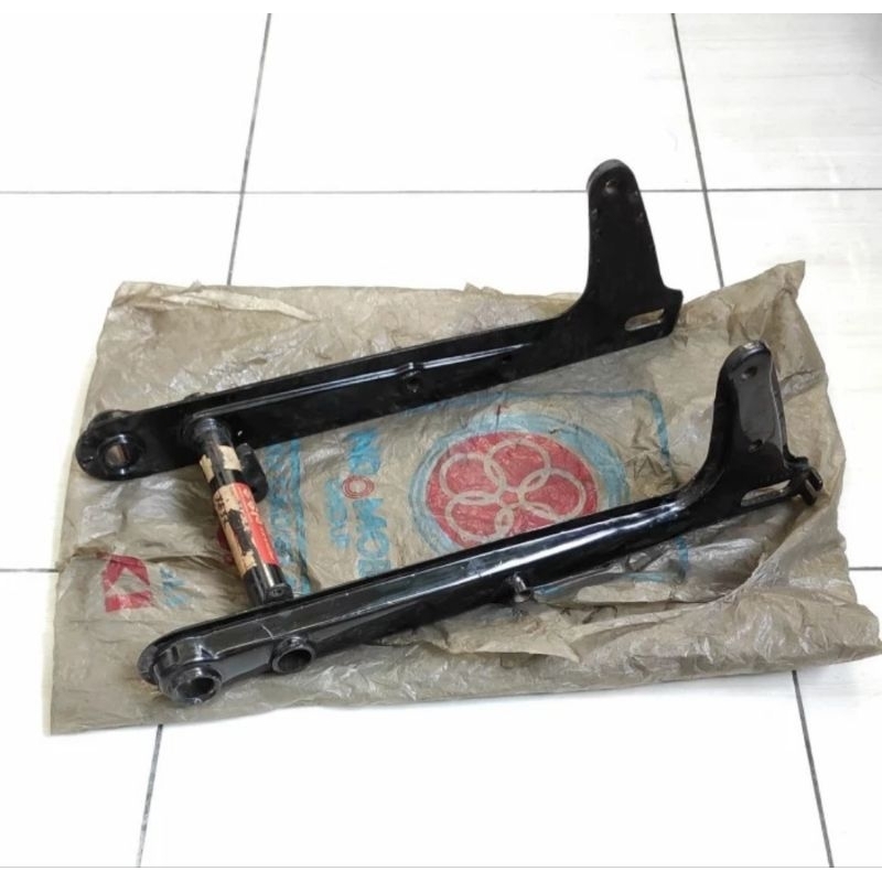 swing arm arem lengan ayun garpu belakang suzuki A100 A-100 original japan