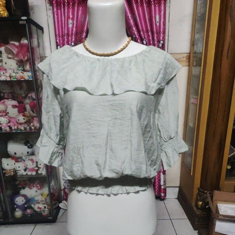 blouse crop warna sage green