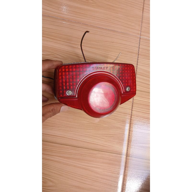 Lampu belakang stopan cb100