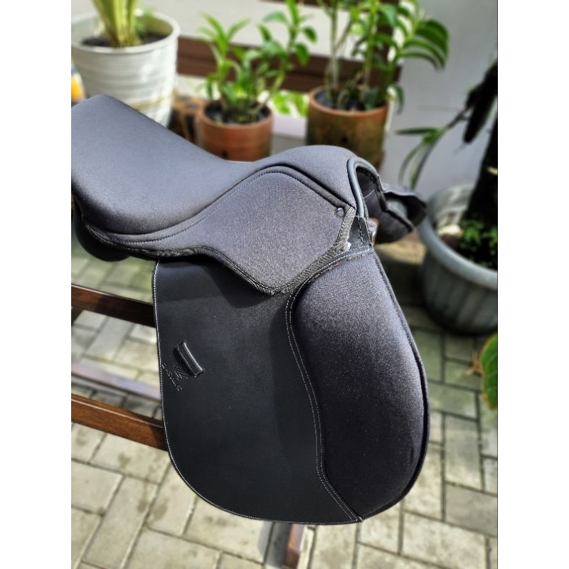 Saddle/Pelana Kuda Lycra & Kulit