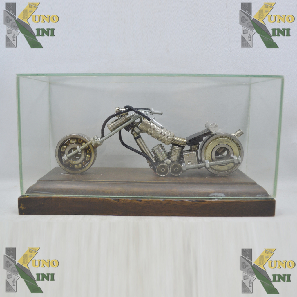 VINTAGE PAJANGAN MINIATUR MOTOR GEDE/MOGE ANTIK - MOTORCYCLE SCULPTURE