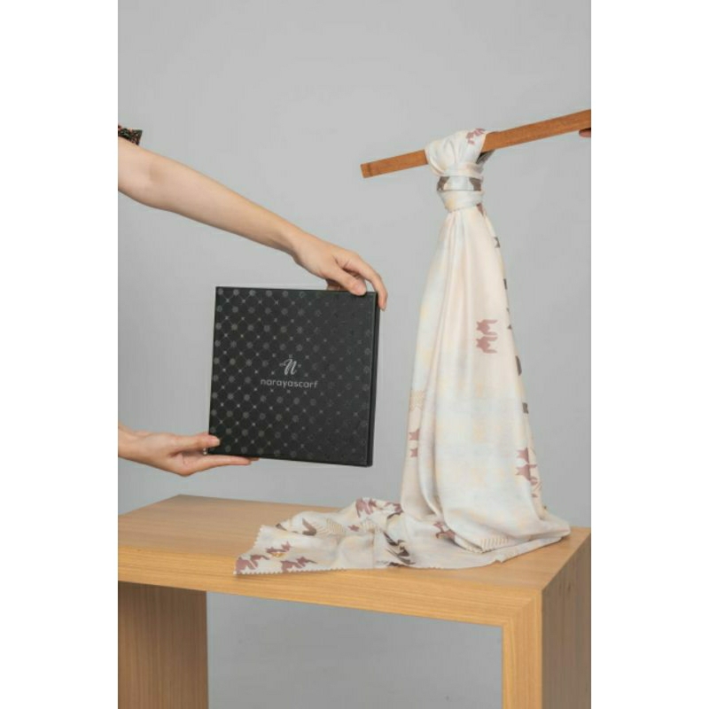 RcWL Naraya Box Scarf