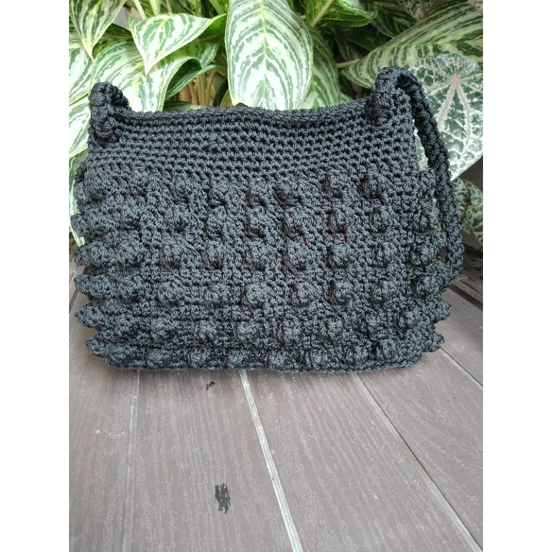 Tas rajut wanita modern motif bulat kecil