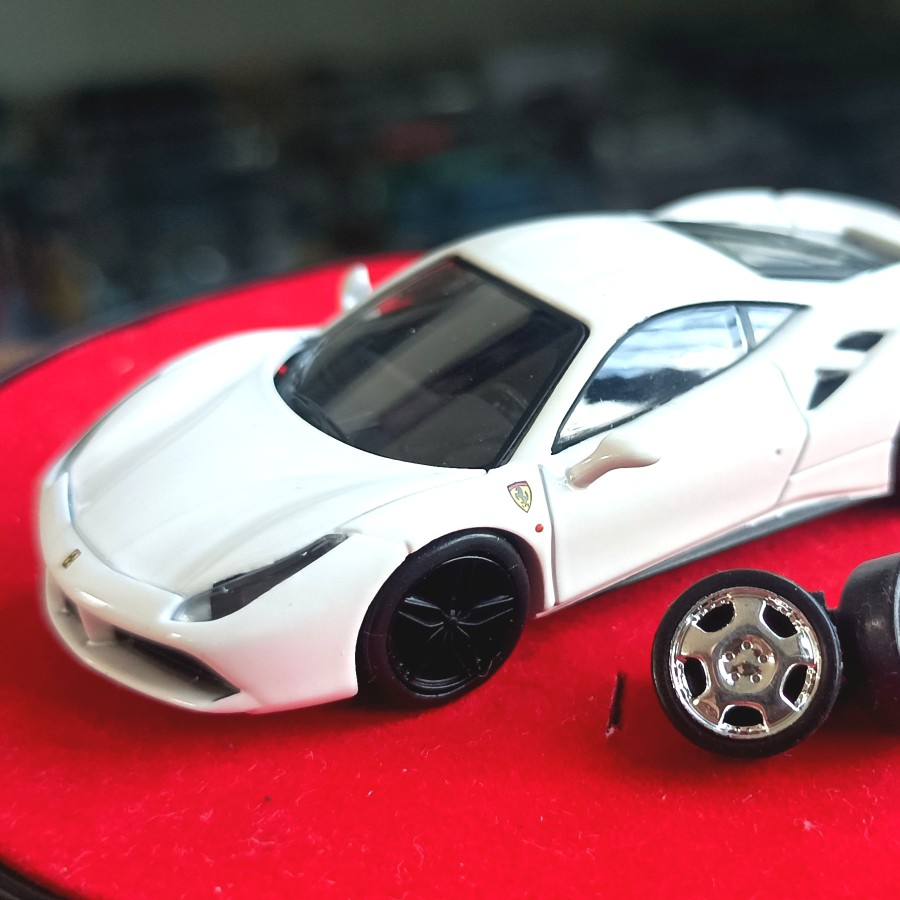 KYOSHO FERRARI 488 GTB WHITE 1:64