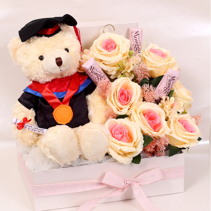 

Hampers Gift Box Premium Wisuda Ulang Tahun Spesial Boneka dan Bouquet - Kado Kita