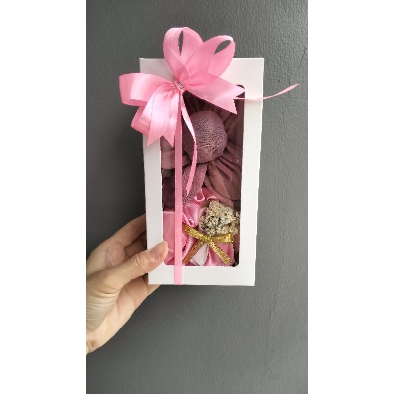 Hampers Hijab/Jilbab Segi Empat + Scunchie + Buket Edelweis Mini /Hampers Lebaran /Kado Ulang Tahun Cewek Gift Box