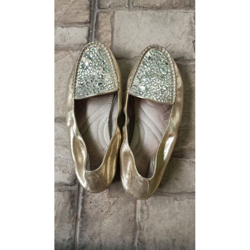 Sepatu flat wanita Pazzion