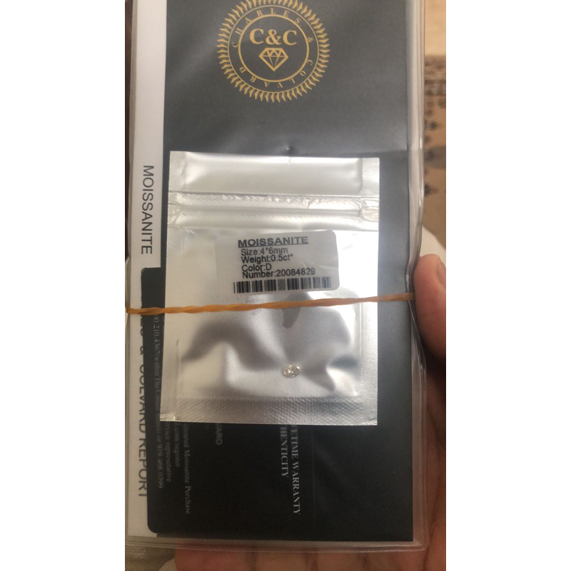 moissanite oval putih bersertifikat d vvs1